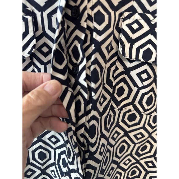 Gap 1/2 Button Geometric Print Tunic Blouse Size Medium Navy Blue & White - Picture 3 of 8